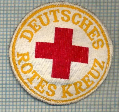 39 - EMBLEMA CRUCEA ROSIE -ROTES KREUZ- GERMANIA -MILITARA? -starea care se vede foto