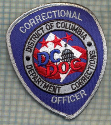 71 -EMBLEMA MANECA-OFFICER CORRECTIONAL-DISTRICT OF COLUMBIA-starea care se vede foto