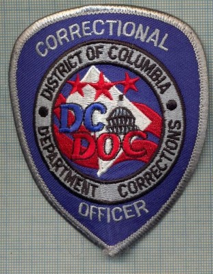 70 -EMBLEMA MANECA-OFFICER CORRECTIONAL-DISTRICT OF COLUMBIA-starea care se vede foto