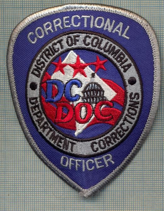 70 -EMBLEMA MANECA-OFFICER CORRECTIONAL-DISTRICT OF COLUMBIA-starea care se vede