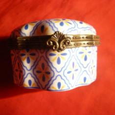 Caseta mica din portelan cu rama metalica , L= 5 cm marca PA-Porcelain Art