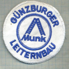 73 - EMBLEMA MANECA-GUNZBURGER LEITERNBAU -MUNK -GERMANIA -starea care se vede