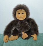 Cumpara ieftin Jucarie maimutica Hosung Little Monkey Lost Teddy, 20 cm cauciuc moale catifelat