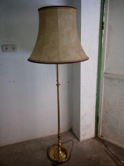 Lampadar vechi francez,cu doua dulii si intrerupator snur ,prin tragere. foto