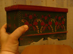 Cufar,cutie pictata manual,pe lemn,rustica , imagini florale,adusa din Germania foto