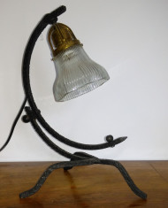 Lampa de birou Bauhaus foarte veche cu abajur din sticla, functionala. foto