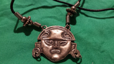 Medalion etnic Tribal Peru incastrat in colier margele Vintage Splendid de Efect foto