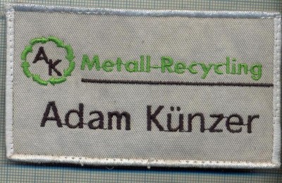 196 -EMBLEMA-AK -METALL-RECYCLING -ADAM KUNZER -starea care se vede foto