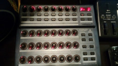 Mixer audio/Controller MIDI Behringer BCR2000 foto