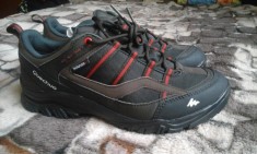 Adidasi Quechua foto