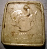 I.666 GERMANIA INSIGNA PROTECTIE MAMA SI COPILUL 26/28mm PLASTIC