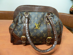 GEANTA LOUIS VUITTON -SUPERBA ,PRET MICUT! 35 X 23 CM foto