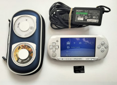 SONY PSP 1004 (alb, card 4gb, incarcator, husa, jocuri: Daxter, Fifa) foto