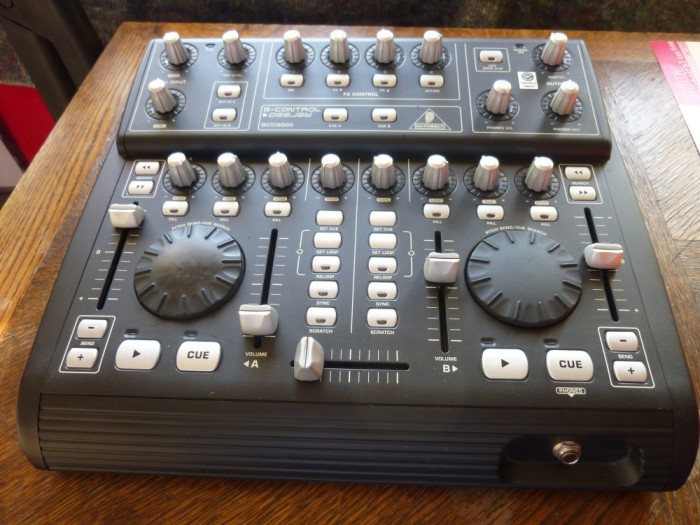 Behringer b2031ca. Bcf2000 xtouch. Behringer bcf2000 b-control. Терморегулятор veria control b45. Пульт управления де дитриш.