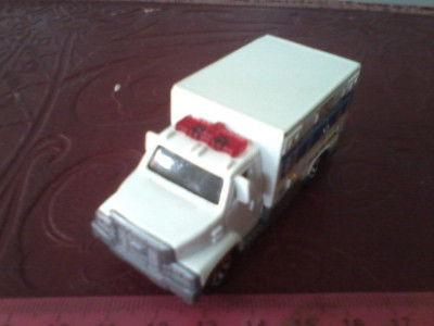 bnk jc Matchbox - Mattel 2005 - masinuta Ambulance MB679 foto