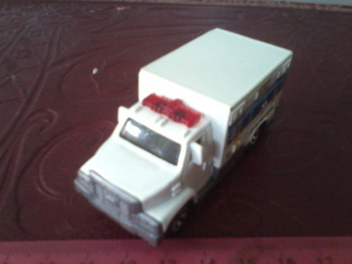 bnk jc Matchbox - Mattel 2005 - masinuta Ambulance MB679