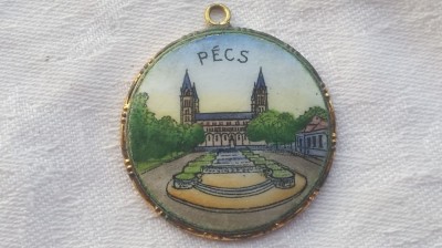 MEDALION cu PORTELAN vechi UNGARIA oras PECS manopera EXCEPTIONALA de colectie foto