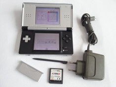 Nintendo DS Lite + joc FIFA 07 + incarcator + stylus + accesoriu - originale foto