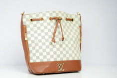 Geanta / Poseta dama de umar sau mana Louis Vuitton LV + Cadou Surpriza foto