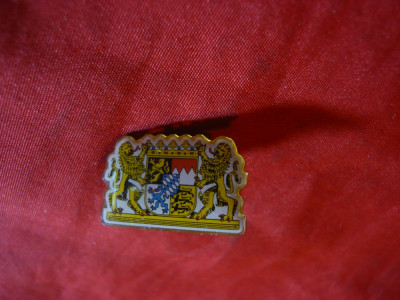 Insigna cu Stema veche Anglia , cu buton , L= 2,1 cm foto