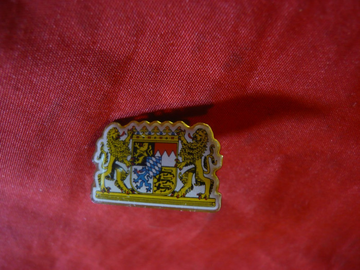 Insigna cu Stema veche Anglia , cu buton , L= 2,1 cm