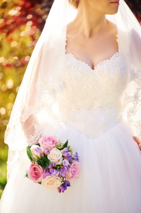 Rochie De Mireasa Printesa Si Voal Lung Arhiva Okaziiro