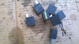 Releu 4 pini negru dunga galben mici 2W93 14B192 BA 20 A FORD