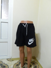 PANTALONI SCURTI NIKE -XL-PENTRU 80-85 KG foto