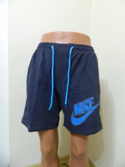 PANTALONI SCURTI NIKE -XL- PENTRU 75-80 KG foto