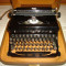 masina de scris ROYAL made in USA vintage+banda noua de scris