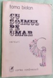 Cumpara ieftin TOMA BIOLAN - CU SOIMUL PE UMAR (VERSURI, 1988) [dedicatie / autograf]