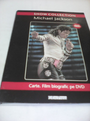 MICHAEL JACKSON BIOGRAFIC PE DVD+CARTE CHIPUL DIN OGLINDA SHOW COLLECTION foto