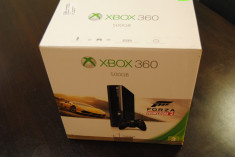 XBOX 360 500 GB 2 manete foto