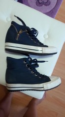 Tenisi cu toc ascuns foto