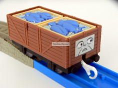 TOMY - Thomas and Friends - TrackMaster - Vagon maro incarcat cu peste foto