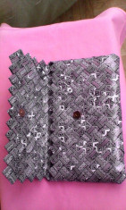 geanta handmade hartie,model tribal alb-negru,cu capac si capsa.32 cm pe 19cm foto