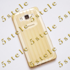 Husa Ultra Slim REIAT Apple iPhone 4/4S Gold