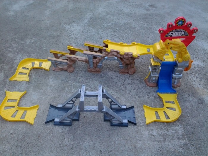 **Tonka Chuck &amp; Friends | Chuck&rsquo;s Stunt Park | pista masinute copii