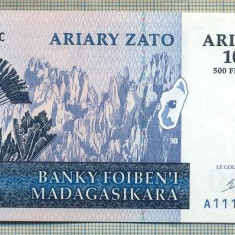 A 581 BANCNOTA-MADAGASCAR -100 ARIARY -ANUL2004-SERIA1112234-starea care se vede