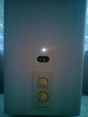 Boiler instant pentru apa calda marca electrolux foto