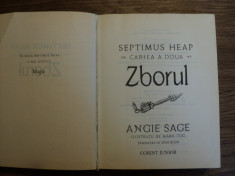 Zborul, Septimus Heap (Vol. 2 ) de Angie Sage foto