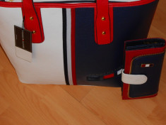 GENTI TOMMY HILFIGER/NEW MODEL+PORTOFEL INCLUS foto