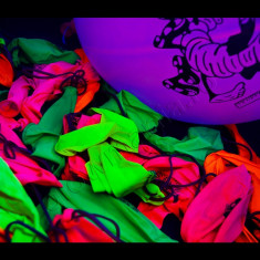 Set 50 baloane Neon mari Punch Balloon reactive UV foto