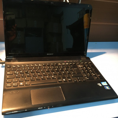 DEZMEMBREZ LAPTOP SONY VAIO SVE151D11M DEFECT foto