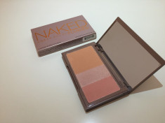 Pudra Naked Flushed , Fard de obraz blush Naked, Make up Naked profesional foto