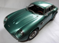 CMC Aston Martin Zagato DB4 ( british racing green) 1961 1:18 foto