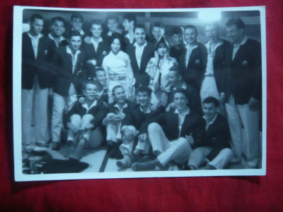 Fotografie- Delegatie Sportiva in Japonia 1960 , cu 2 gazde , dim. 12x 10 cm foto