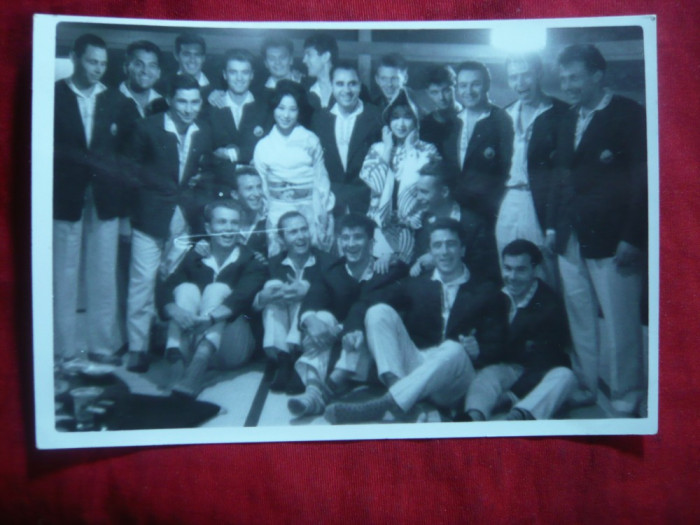 Fotografie- Delegatie Sportiva in Japonia 1960 , cu 2 gazde , dim. 12x 10 cm