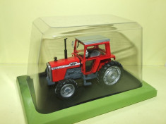 Macheta tractor MASSEY FERGUSON 590 1980 scara 1:43 foto