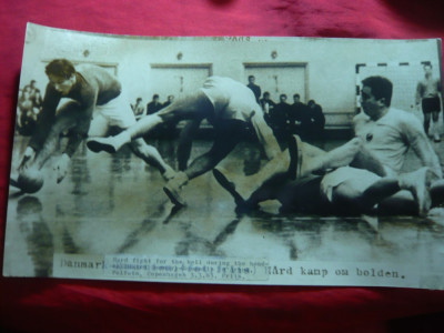 Fotografie mare de Presa- Meci de Handbal Romania-Danemarca1960 , 29x17cm foto